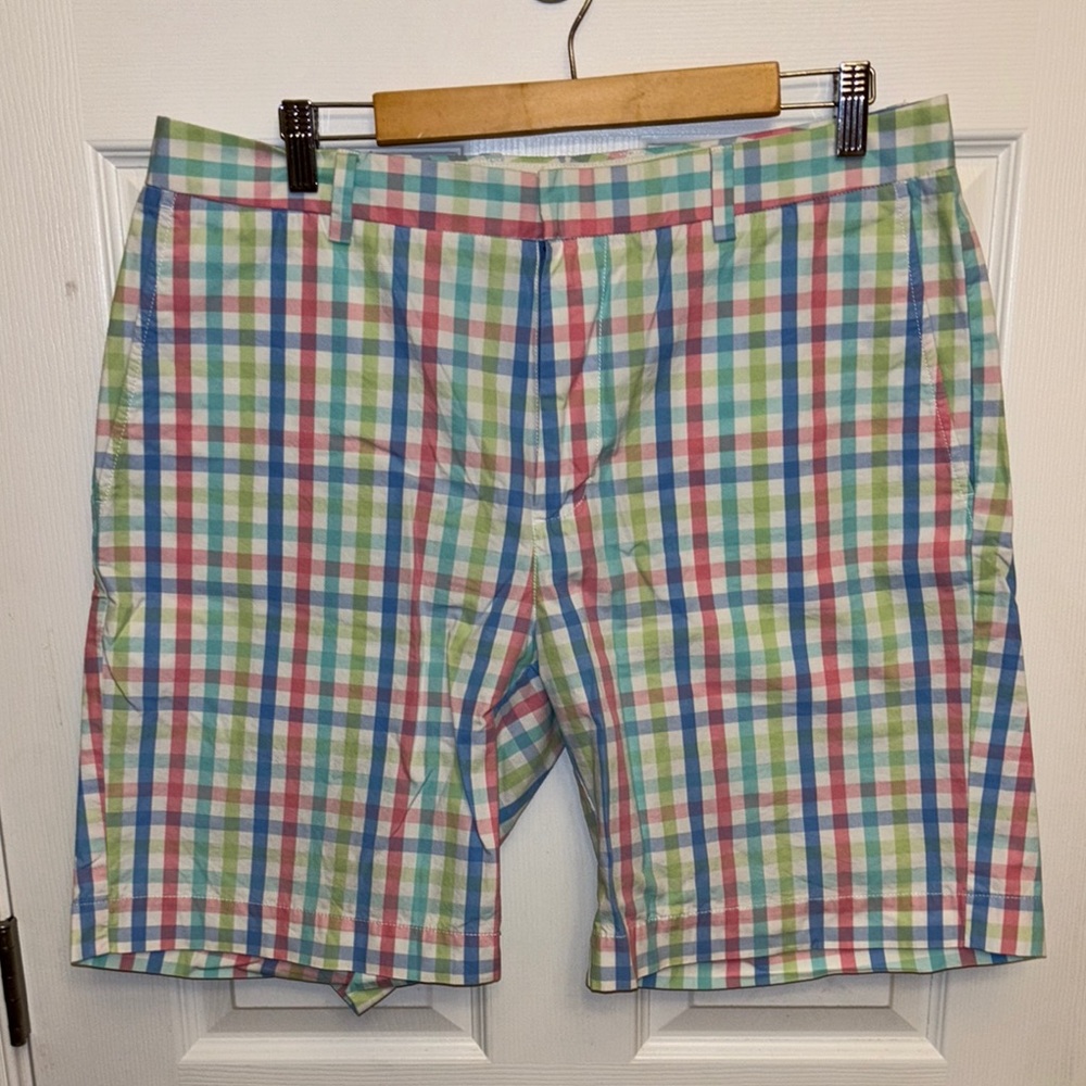 Men’s vineyard vines shorts size 36